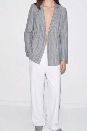 Linen blazer with a fitted waist