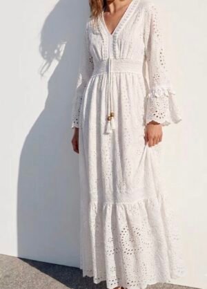 White maxi dress, wide sleeves with an inner belt